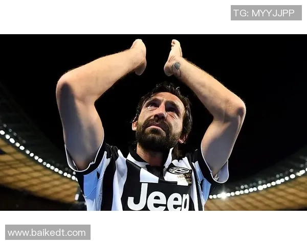 长发足球明星男生的魅力瞬间与风采展示，尽显运动与时尚的完美结合