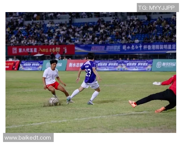 足球明星璀璨瞬间尽显风采的高光时刻回顾与分享